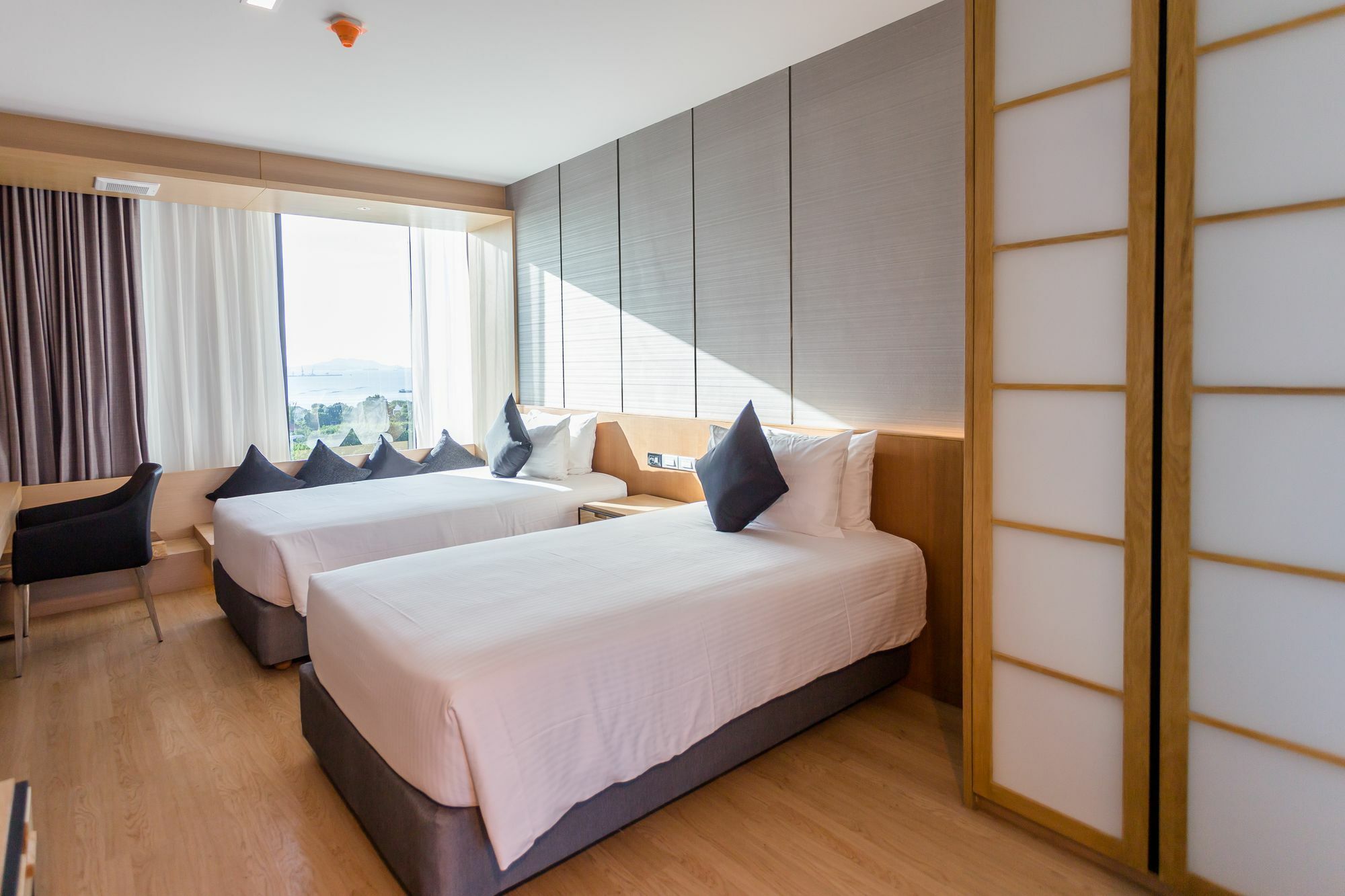 Arize Hotel Sri Racha Si Racha Exteriör bild