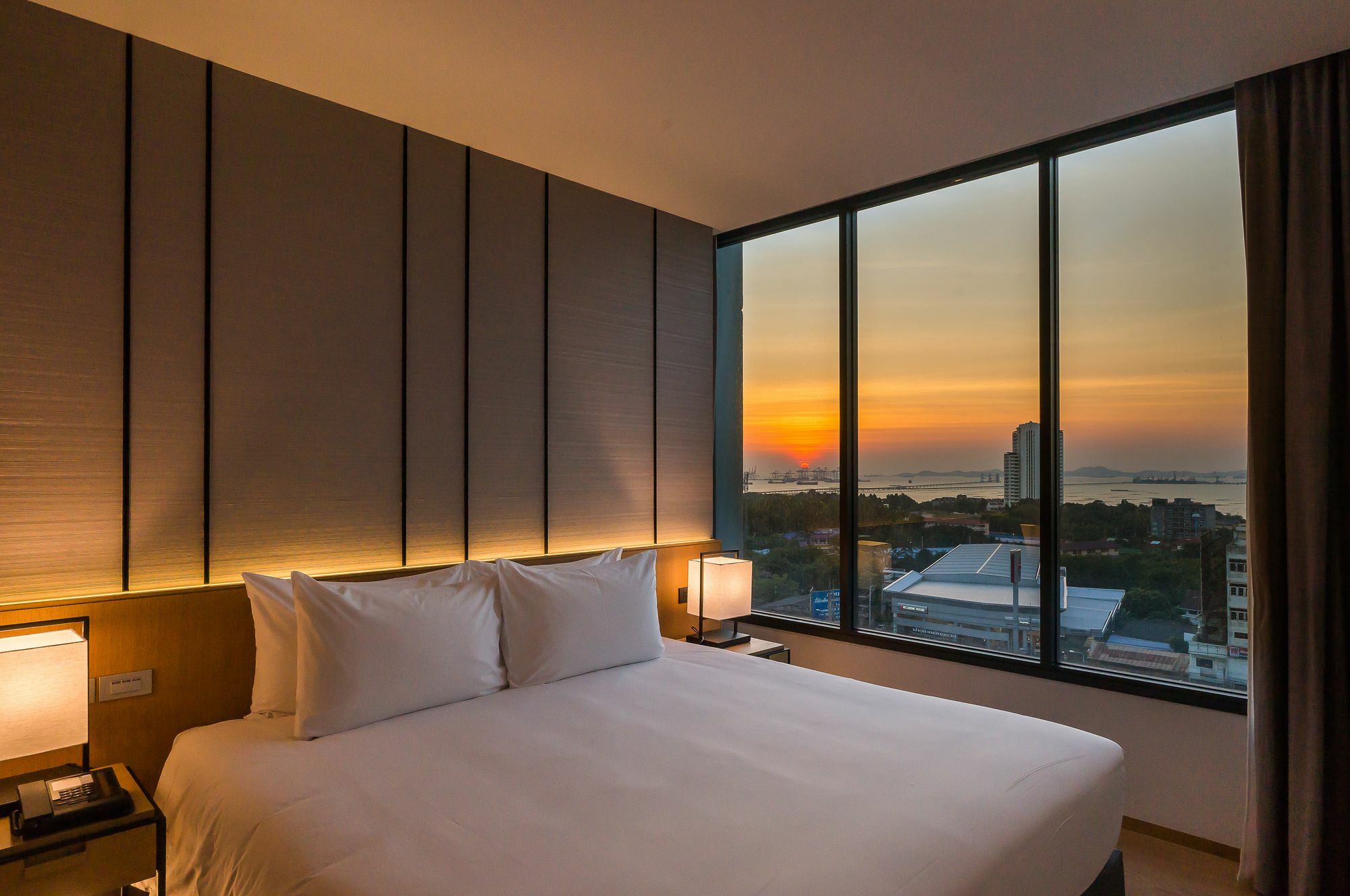 Arize Hotel Sri Racha Si Racha Exteriör bild