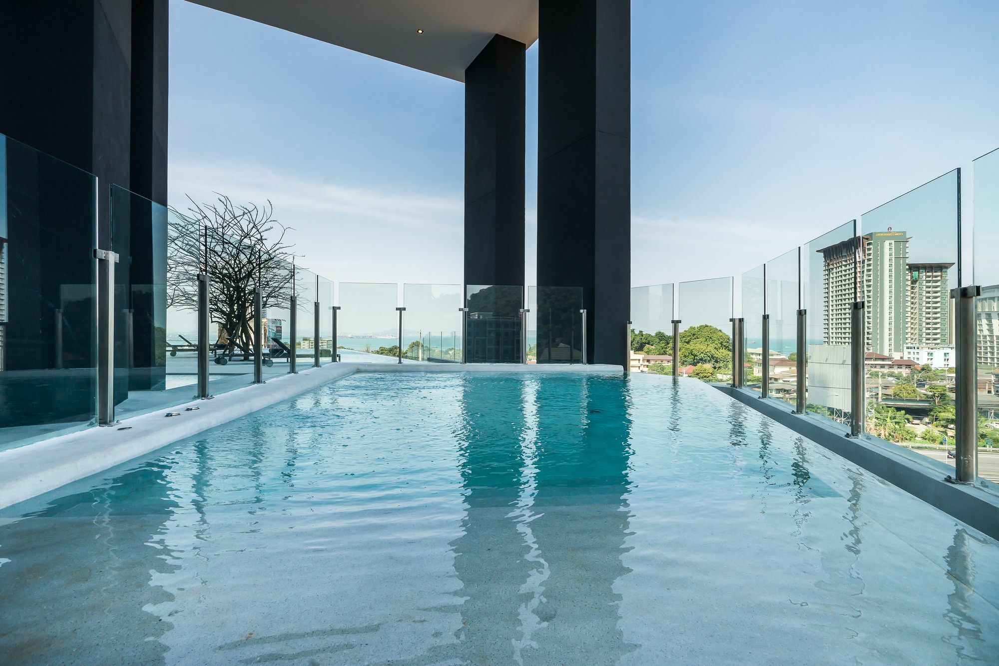 Arize Hotel Sri Racha Si Racha Exteriör bild