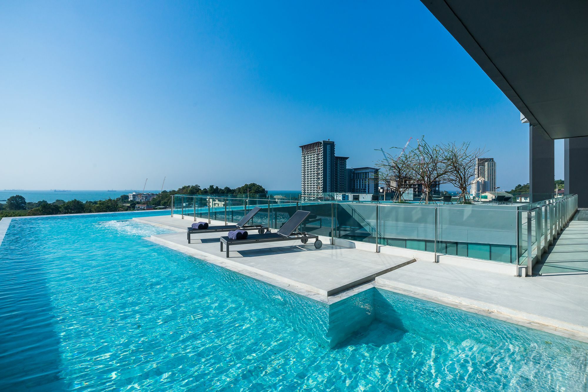 Arize Hotel Sri Racha Si Racha Exteriör bild