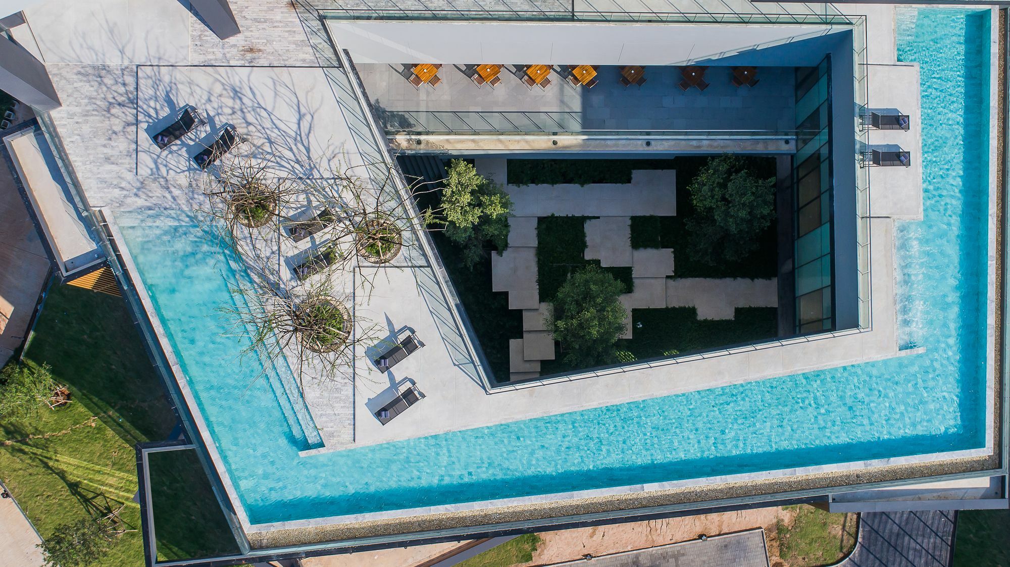 Arize Hotel Sri Racha Si Racha Exteriör bild